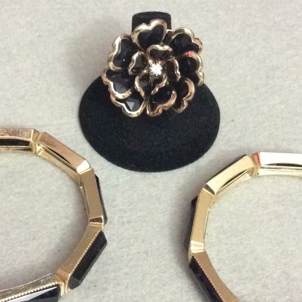 Bracelet & Rings bundle “NWOT” - Picture 3 of 5